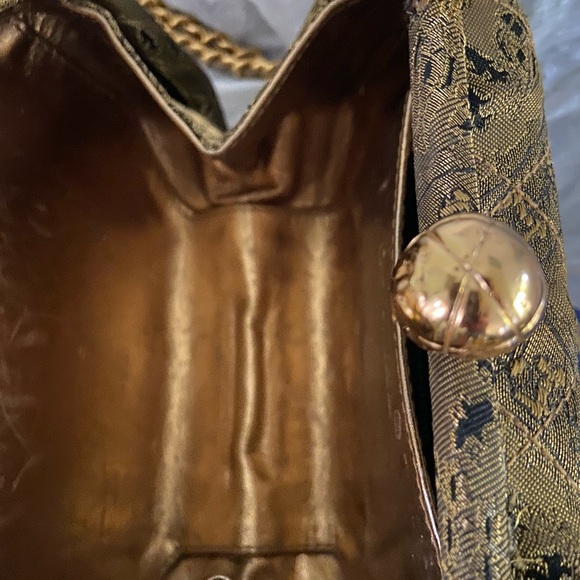 AUTHENTIC CHANEL Gold Brocade Evening Clutch w/ gold hardware shoulder strap - Picture 11 of 11